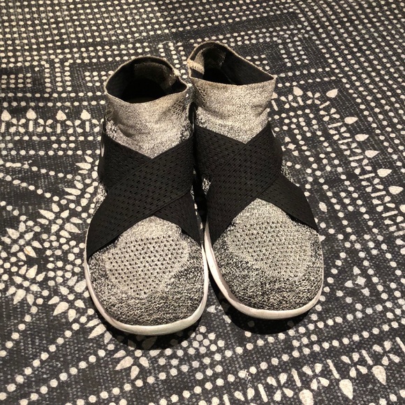 Nike Shoes - Nike Free RN Motion Flyknit